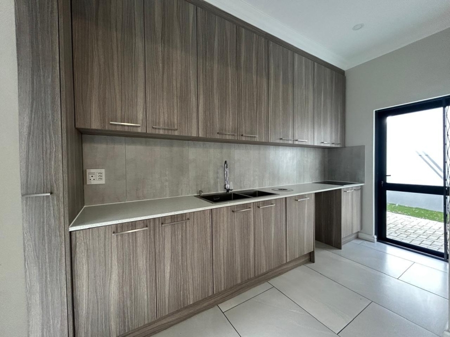 To Let 2 Bedroom Property for Rent in Royal Ascot Western Cape